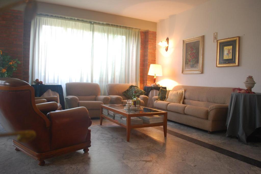 Albergo Smeraldo Кастелнуово Магра Екстериор снимка