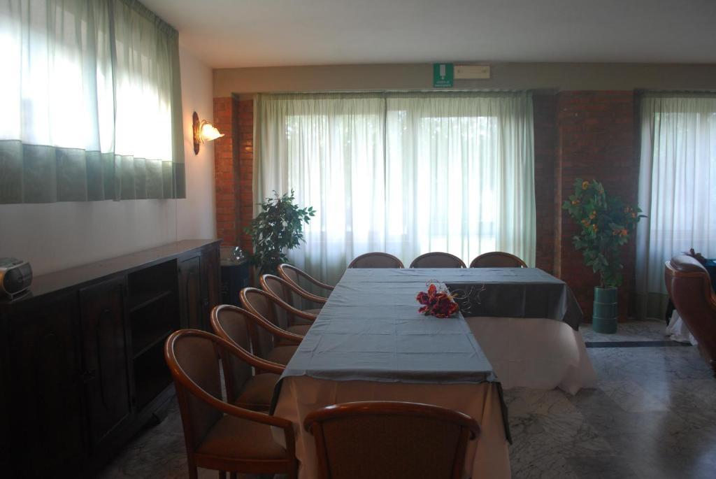 Albergo Smeraldo Кастелнуово Магра Екстериор снимка