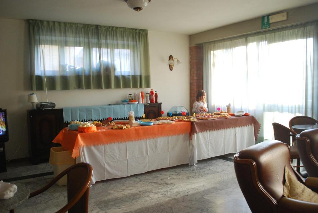 Albergo Smeraldo Кастелнуово Магра Екстериор снимка