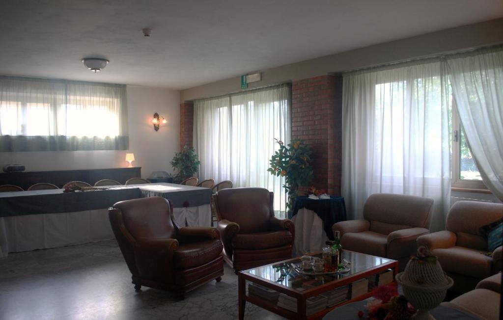 Albergo Smeraldo Кастелнуово Магра Екстериор снимка