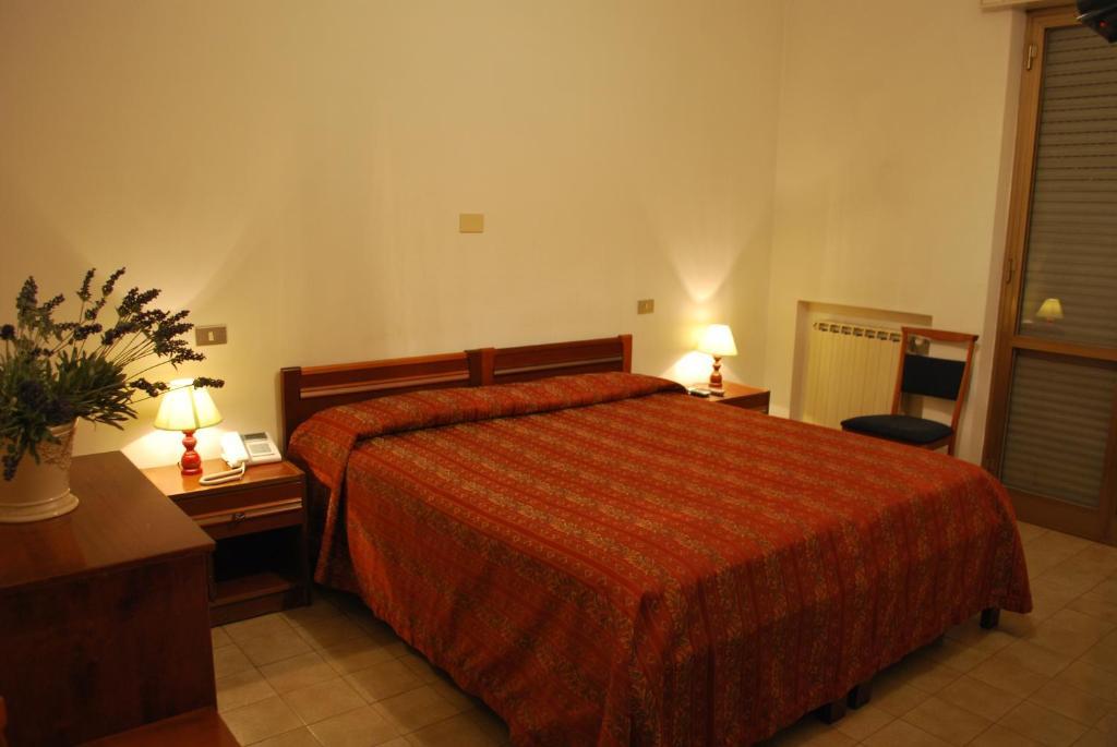 Albergo Smeraldo Кастелнуово Магра Екстериор снимка