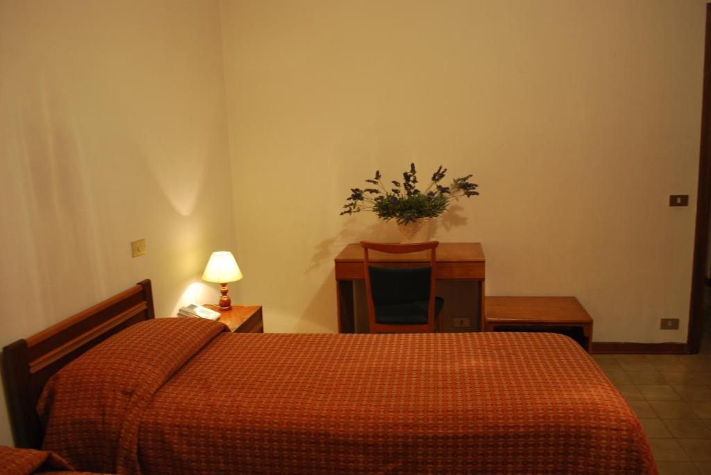 Albergo Smeraldo Кастелнуово Магра Екстериор снимка
