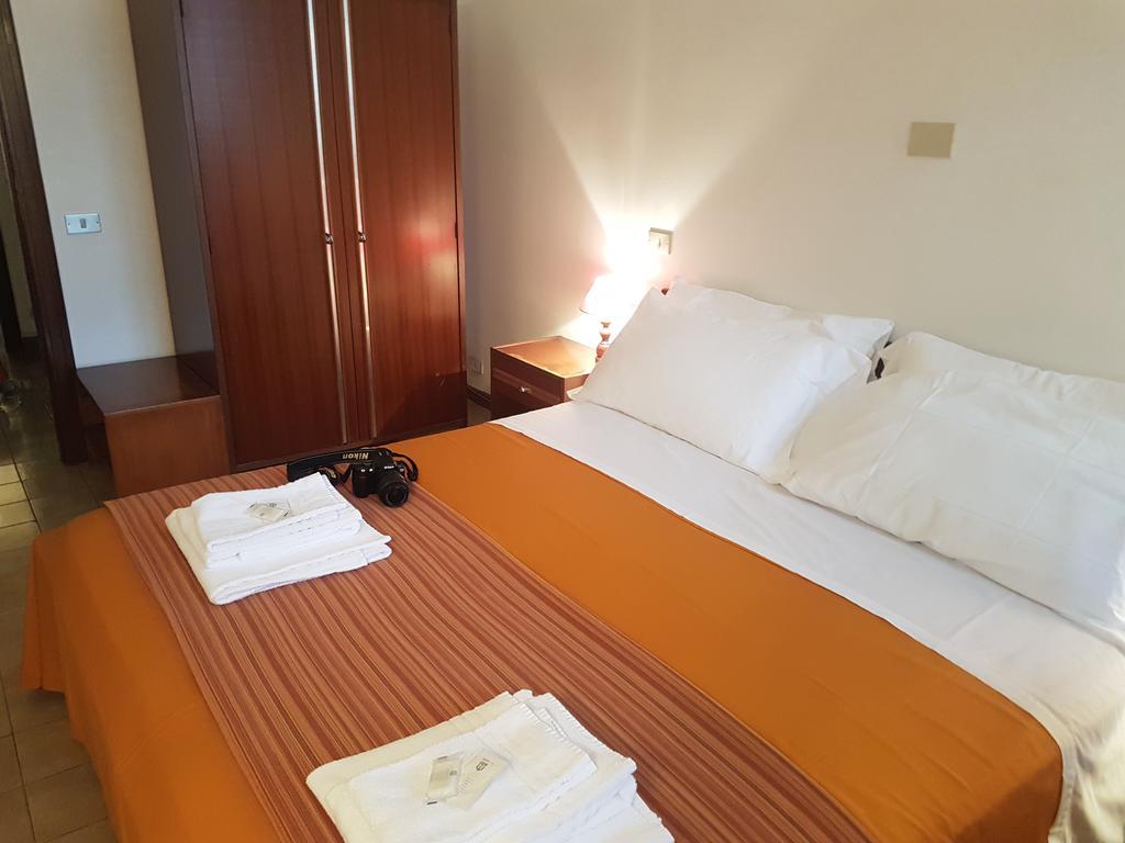 Albergo Smeraldo Кастелнуово Магра Екстериор снимка