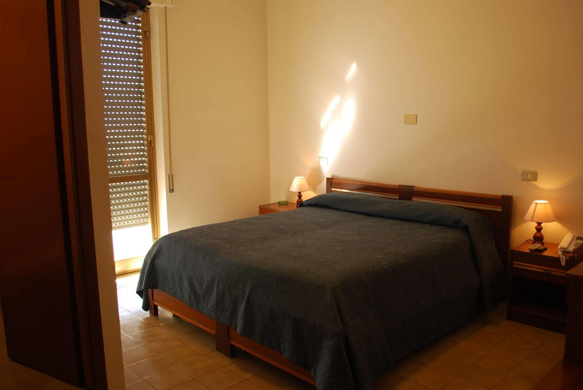 Albergo Smeraldo Кастелнуово Магра Екстериор снимка